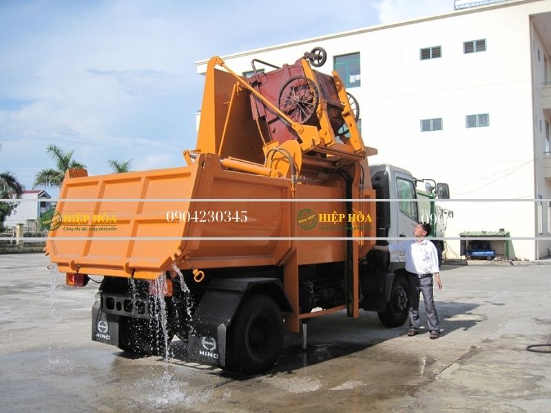 Xe chở bùn 5,5 tấn hino, tự cẩu bùn Xe chở bùn 5,5 tấn hino, tự cẩu bùn