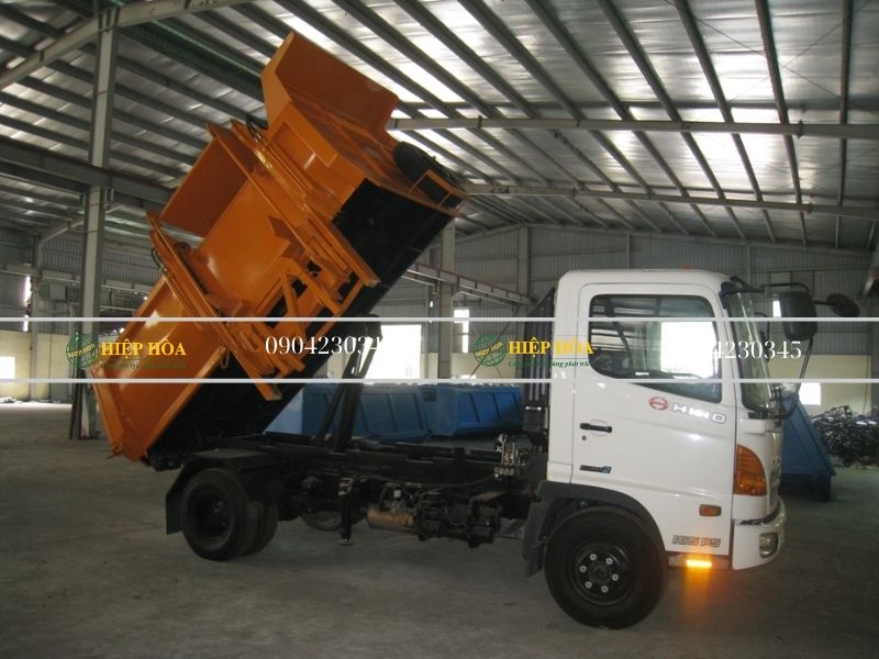 Xe chở bùn 5,5 tấn hino, tự cẩu bùn Xe chở bùn 5,5 tấn hino, tự cẩu bùn