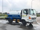 Xe phun nước rửa đường 6 khối Hino