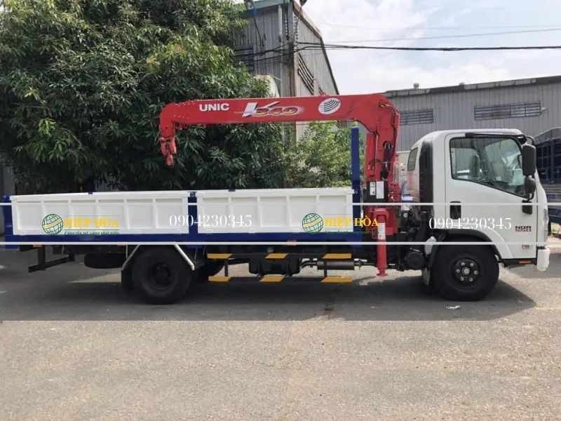 Xe tải ISUZU gắn cẩu UNIC Xe tải ISUZU gắn cẩu UNIC